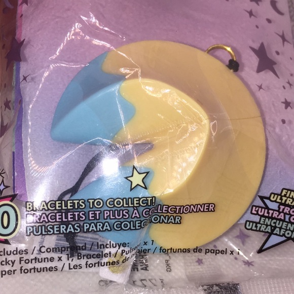 Lucky Fortune Wear Your Luck Mystery Pack New - Picture 3 of 9